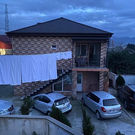 Kochalidze Family Apartment Batumi Bagian luar foto