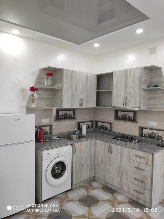 Kochalidze Family Apartment Batumi Bagian luar foto