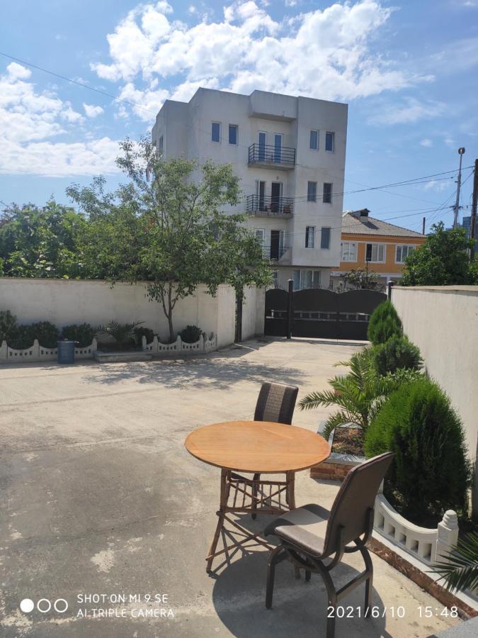 Kochalidze Family Apartment Batumi Bagian luar foto