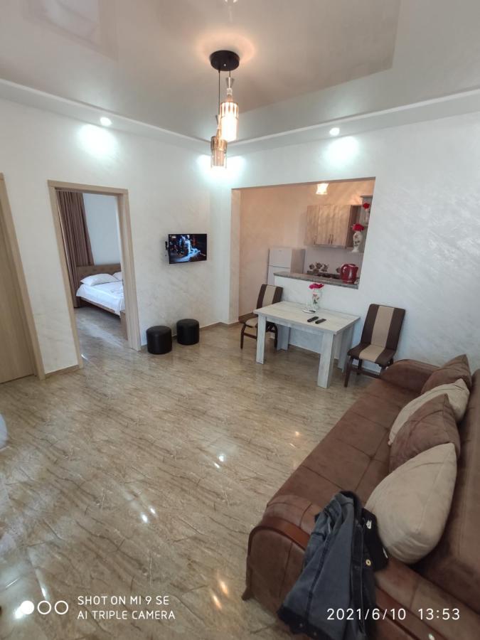 Kochalidze Family Apartment Batumi Bagian luar foto