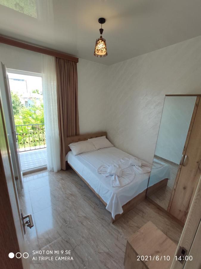 Kochalidze Family Apartment Batumi Bagian luar foto