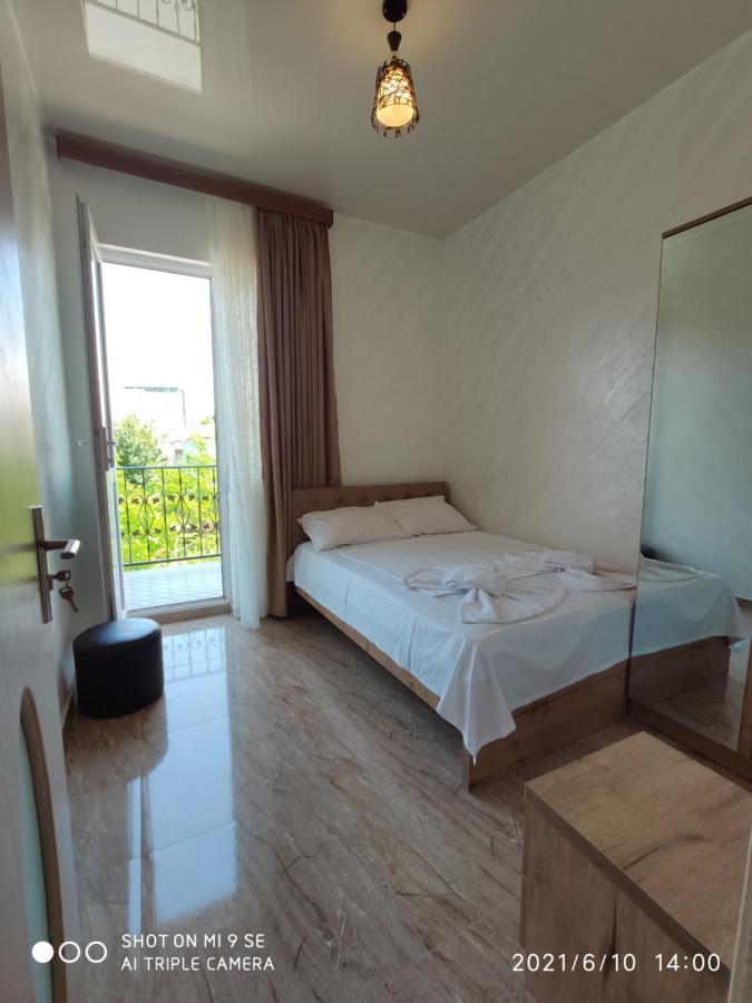 Kochalidze Family Apartment Batumi Bagian luar foto