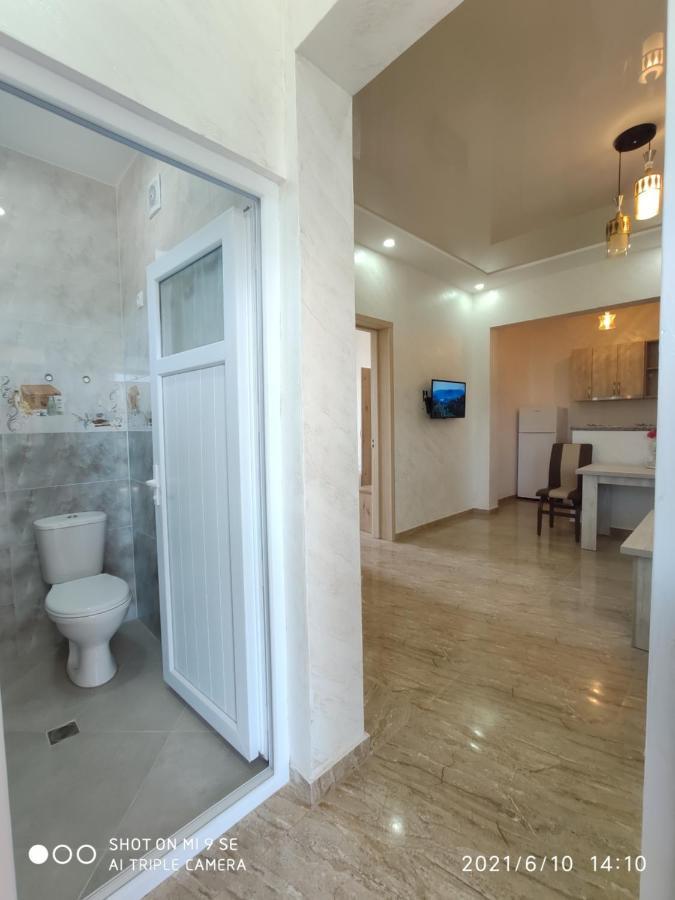 Kochalidze Family Apartment Batumi Bagian luar foto