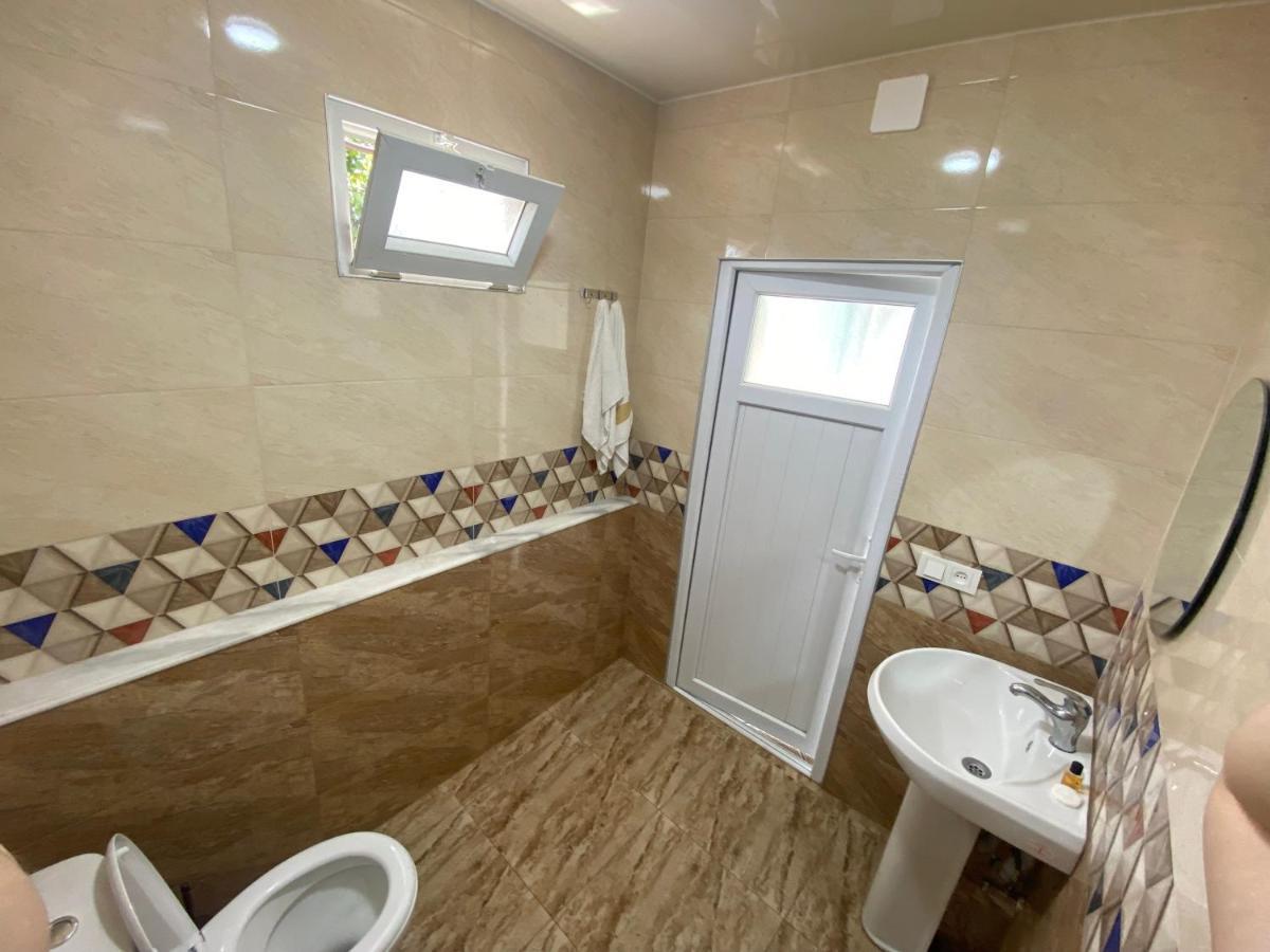 Kochalidze Family Apartment Batumi Bagian luar foto